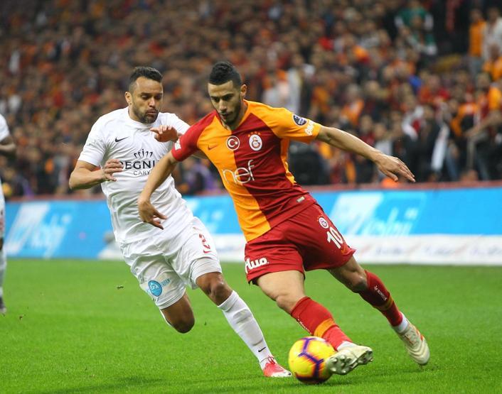 Galatasaray - Antalyaspor maçı yorumları: Galatasaray santrforu Robinho’ymuşçasına oynuyor