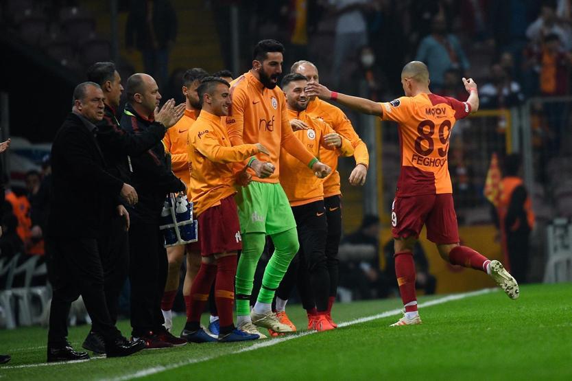 Galatasaray - Antalyaspor maçı yorumları: Galatasaray santrforu Robinho’ymuşçasına oynuyor