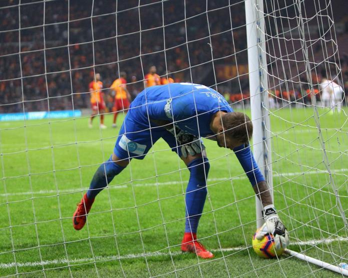 Galatasaray - Antalyaspor maçı yorumları: Galatasaray santrforu Robinho’ymuşçasına oynuyor