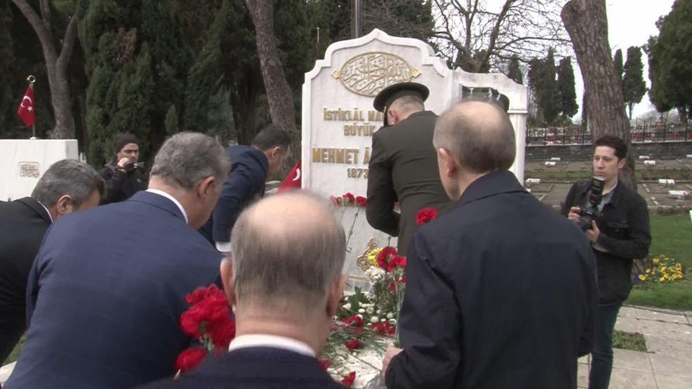 Mehmet Akif Ersoy mezarı başında anıldı