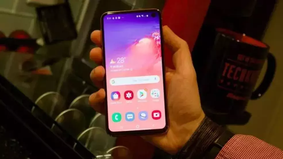 Delikli ekran tasarımına sahip en iyi telefonlar