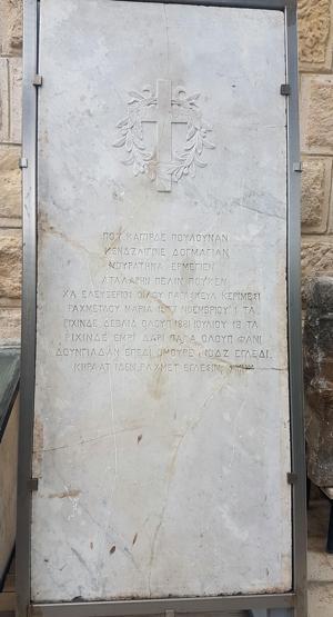 Şeker tezgahı olarak kullanılıyordu, 138 yıllık mezar taşı çıktı