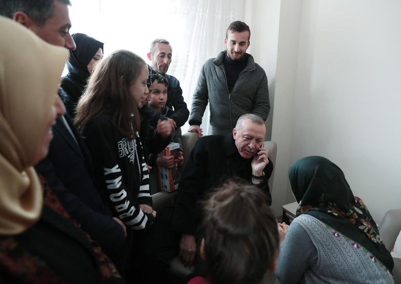 Cumhurbaşkanı Erdoğan vatandaşın çay davetini geri çevirmedi