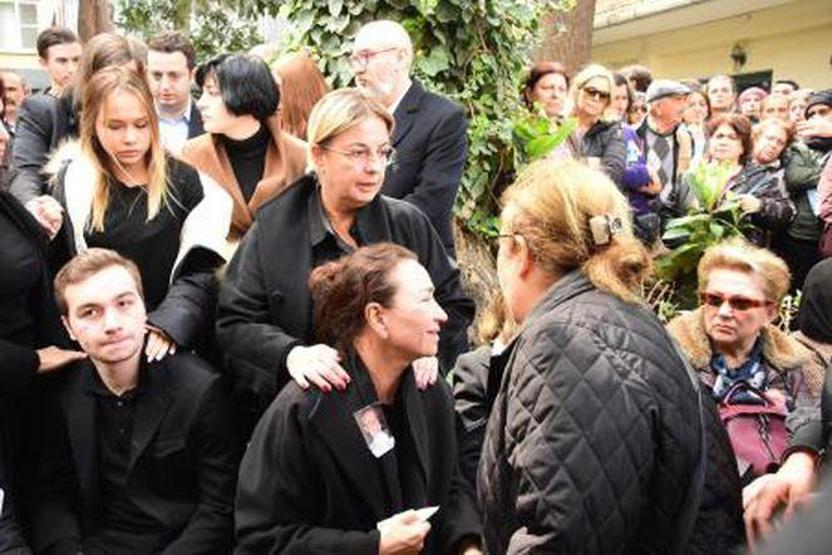 Zafer Çikanın cenazesine katılamayan Seray Sever, gözyaşlarına boğuldu