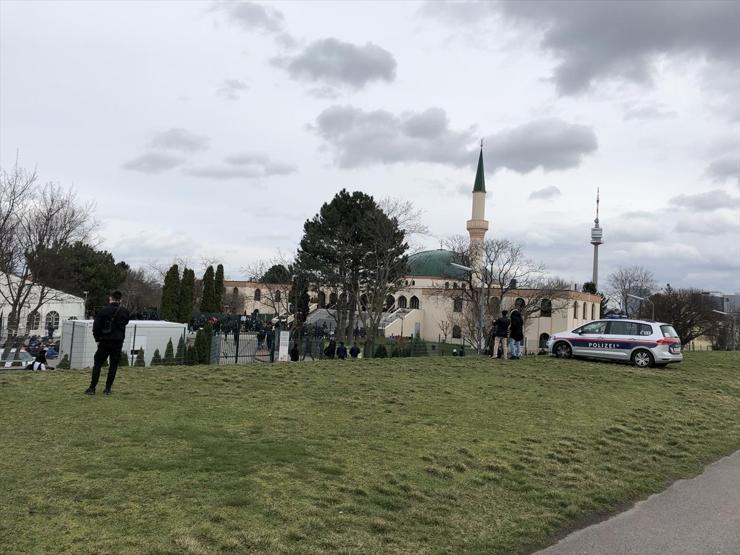Avrupadaki camilerde güvenlik önlemleri artırıldı
