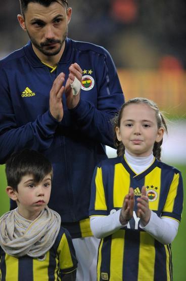 Volkan Demirelden taraftara jest