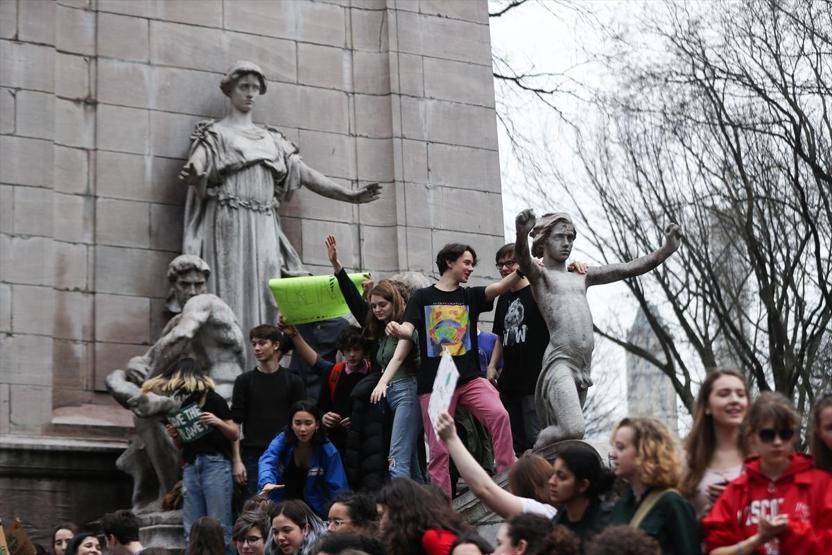 New Yorkta öğrencilerden iklim değişikliği konusunda protesto eylemi