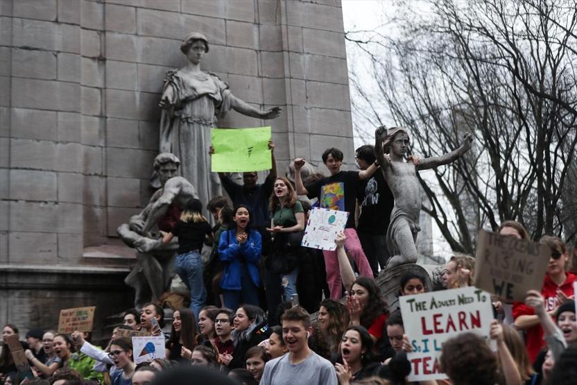 New Yorkta öğrencilerden iklim değişikliği konusunda protesto eylemi