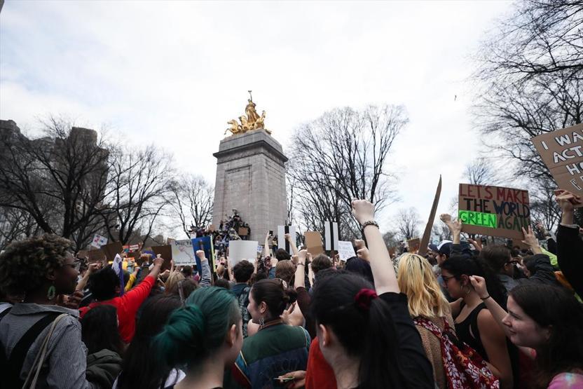 New Yorkta öğrencilerden iklim değişikliği konusunda protesto eylemi