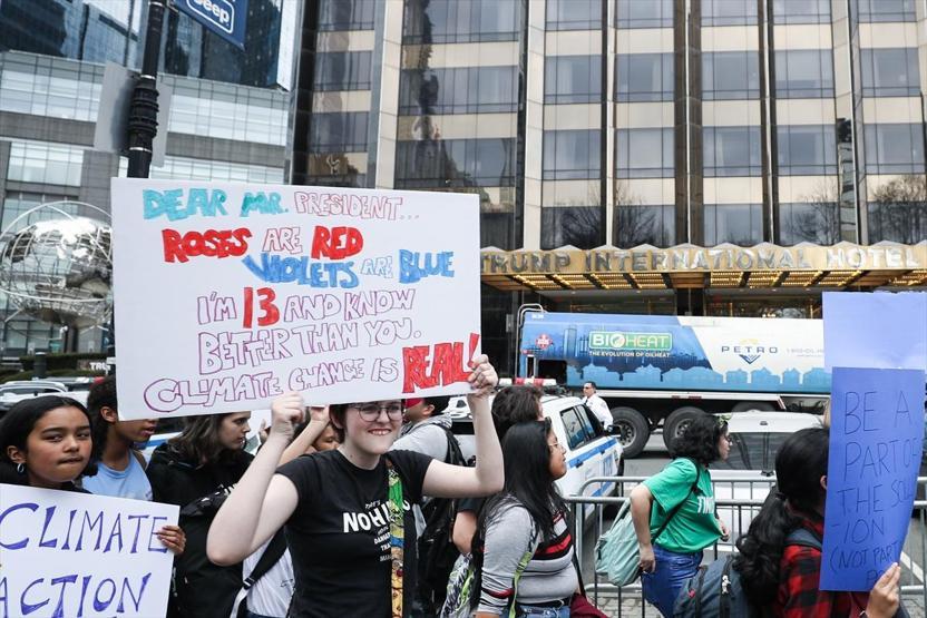 New Yorkta öğrencilerden iklim değişikliği konusunda protesto eylemi