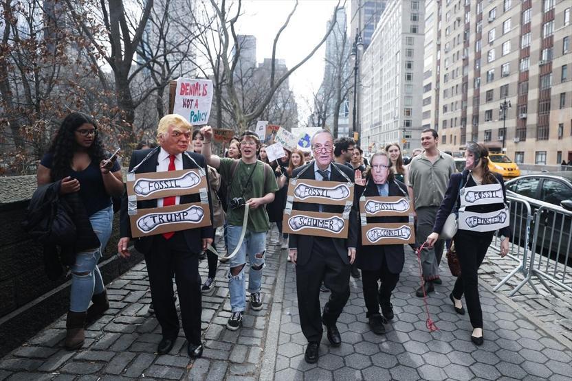 New Yorkta öğrencilerden iklim değişikliği konusunda protesto eylemi