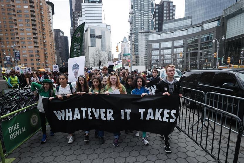 New Yorkta öğrencilerden iklim değişikliği konusunda protesto eylemi