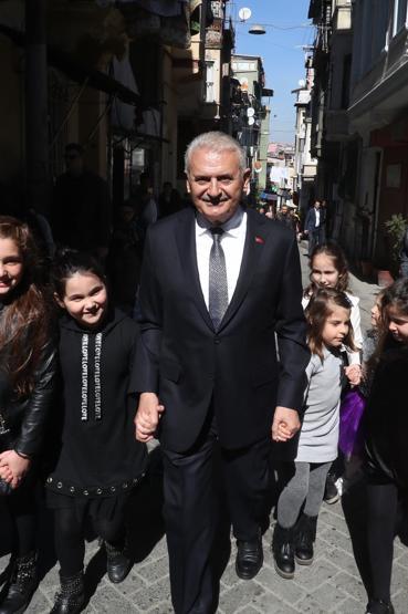 Binali Yıldırımdan büyüdüğü sokağa ziyaret