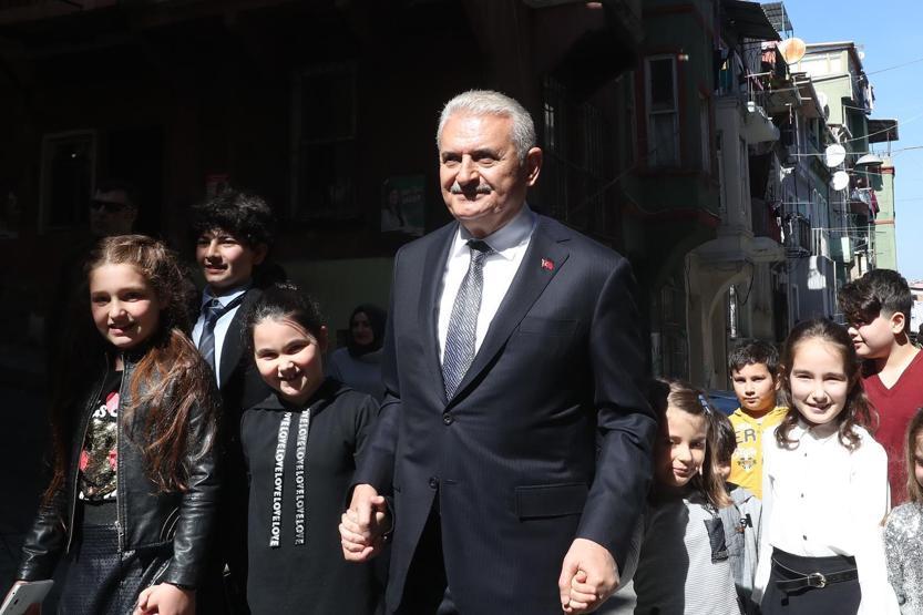 Binali Yıldırımdan büyüdüğü sokağa ziyaret