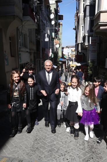 Binali Yıldırımdan büyüdüğü sokağa ziyaret