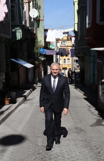 Binali Yıldırımdan büyüdüğü sokağa ziyaret
