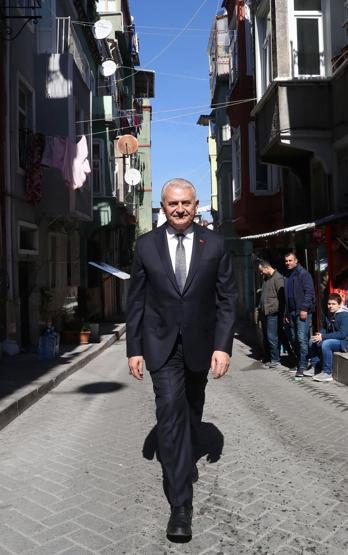 Binali Yıldırımdan büyüdüğü sokağa ziyaret