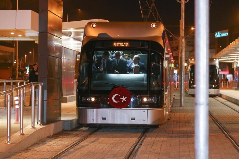 Erdoğan Antalyada tramvay hattını açtı