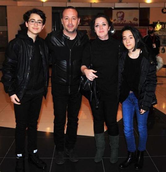Cem Yılmaz, yeni stand-up gösterisini sergiledi