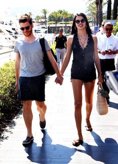 Adriana Lima, Şems-i Tebrizinin sözlerini paylaştı