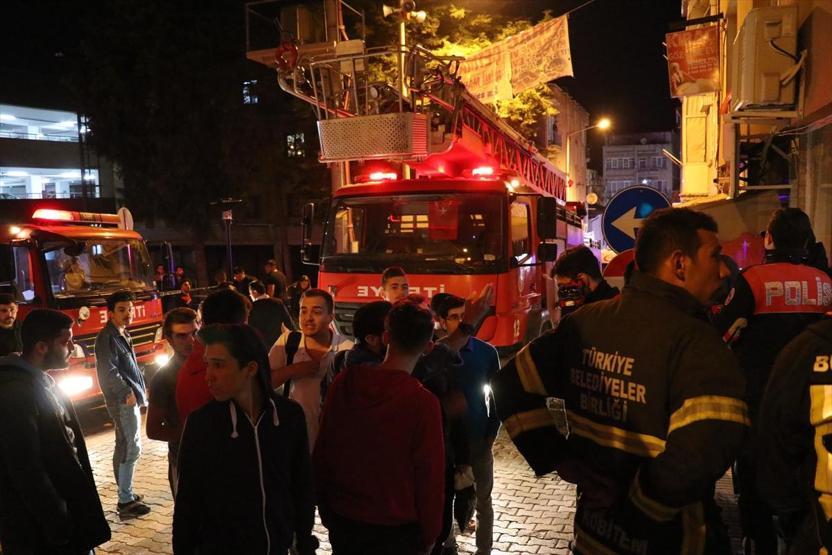Öğrenci pansiyonunda yangın paniği