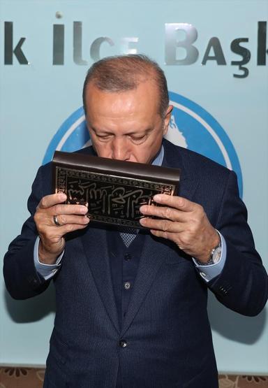 Cumhurbaşkanı Erdoğandan Ülkü Ocaklarına ziyaret
