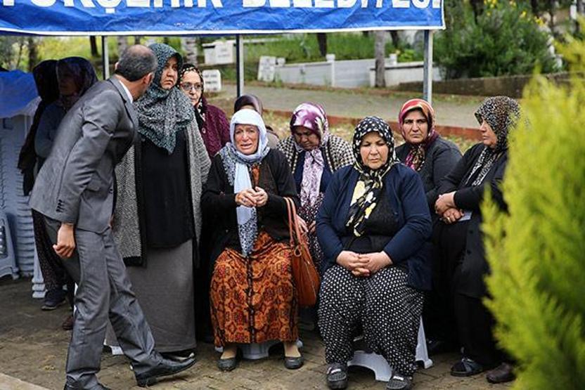 Murat Kekilli gözyaşları içinde babasını son yolculuğuna uğurladı