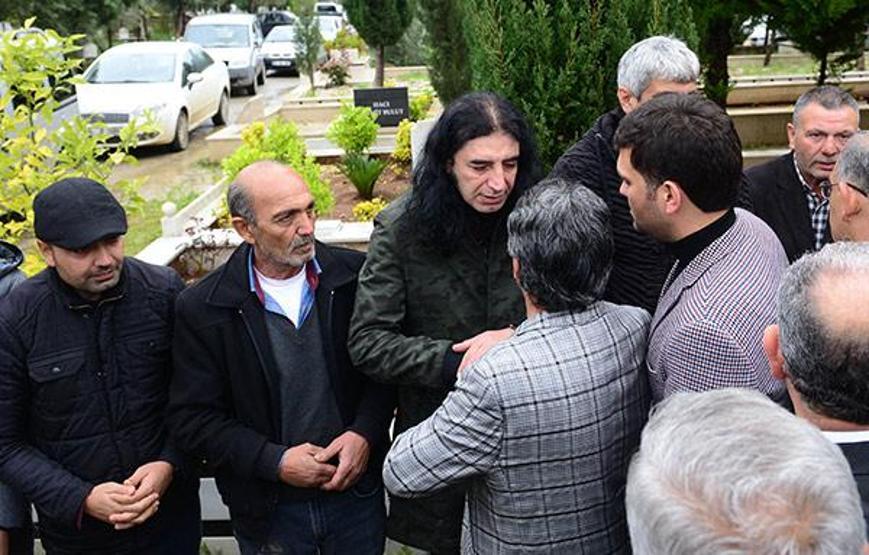 Murat Kekilli gözyaşları içinde babasını son yolculuğuna uğurladı