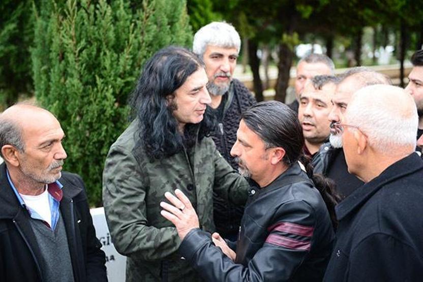 Murat Kekilli gözyaşları içinde babasını son yolculuğuna uğurladı