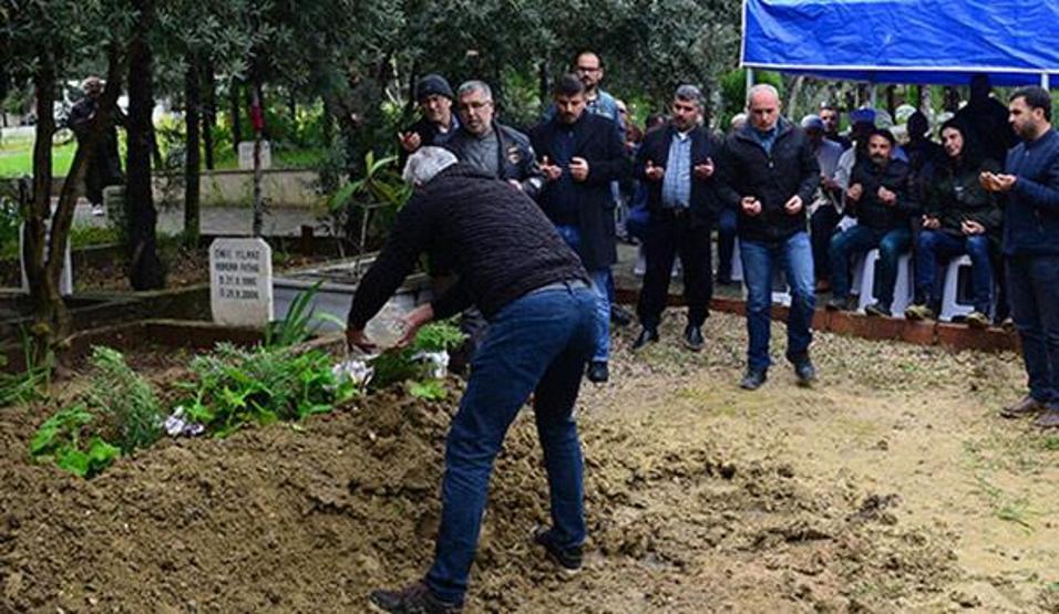 Murat Kekilli gözyaşları içinde babasını son yolculuğuna uğurladı