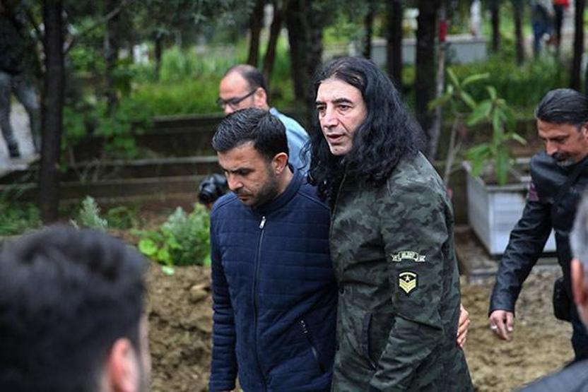 Murat Kekilli gözyaşları içinde babasını son yolculuğuna uğurladı