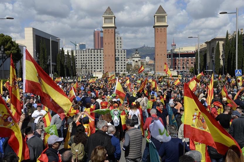 Aşırı sağa karşı eylem yaptılar... Barcelona sokakları alev alev