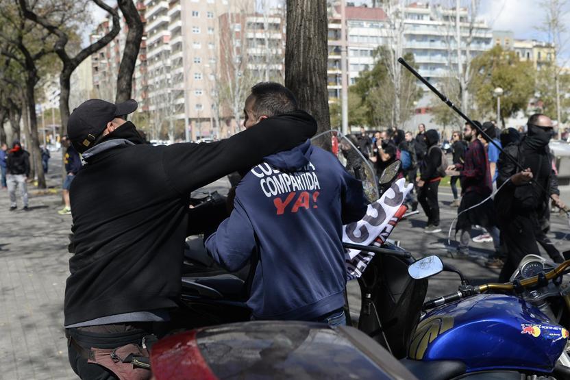 Aşırı sağa karşı eylem yaptılar... Barcelona sokakları alev alev