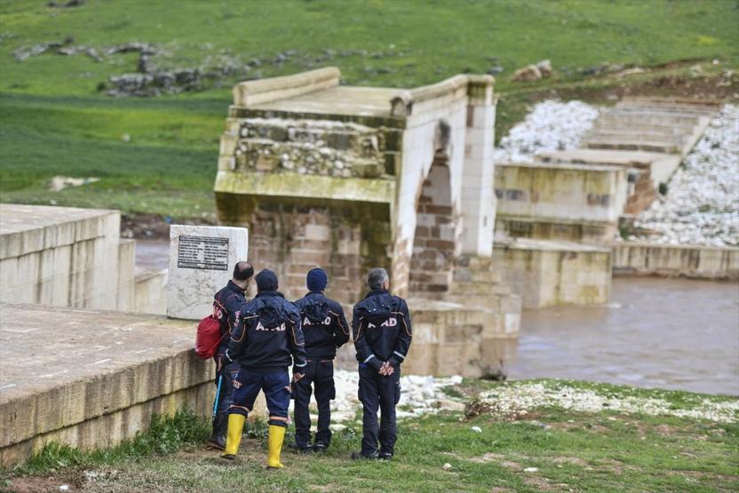Sele kapılan iki kişiden birinin cesedine ulaşıldı Çalışmalar devam ediyor