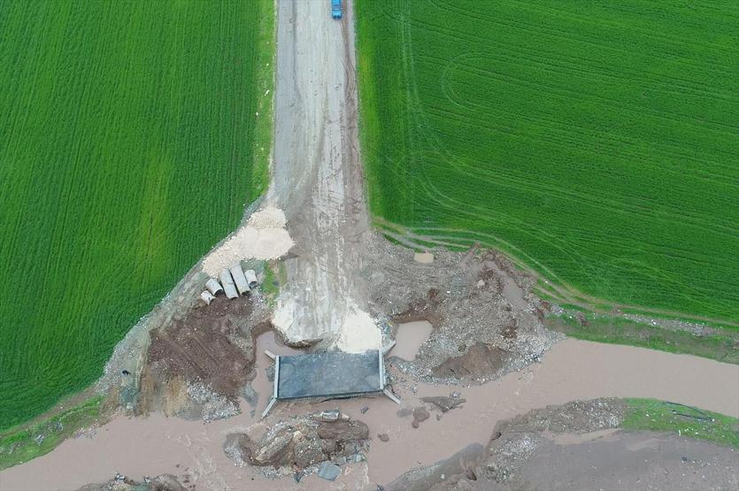 Sele kapılan iki kişiden birinin cesedine ulaşıldı Çalışmalar devam ediyor