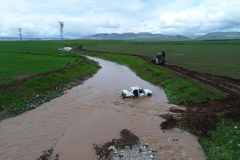 Sele kapılan iki kişiden birinin cesedine ulaşıldı Çalışmalar devam ediyor