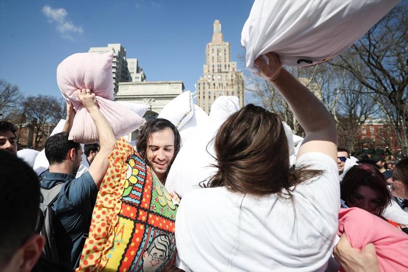 New York’ta Uluslararası Yastık Savaşı Günü