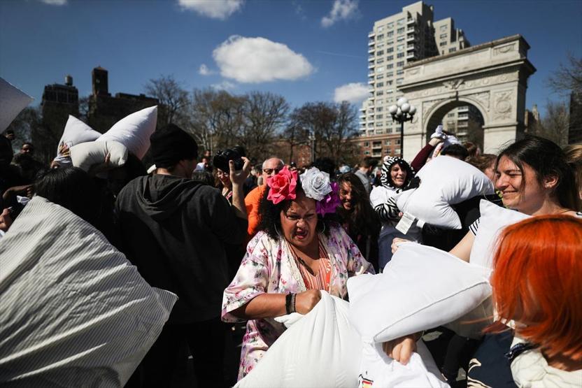 New York’ta Uluslararası Yastık Savaşı Günü