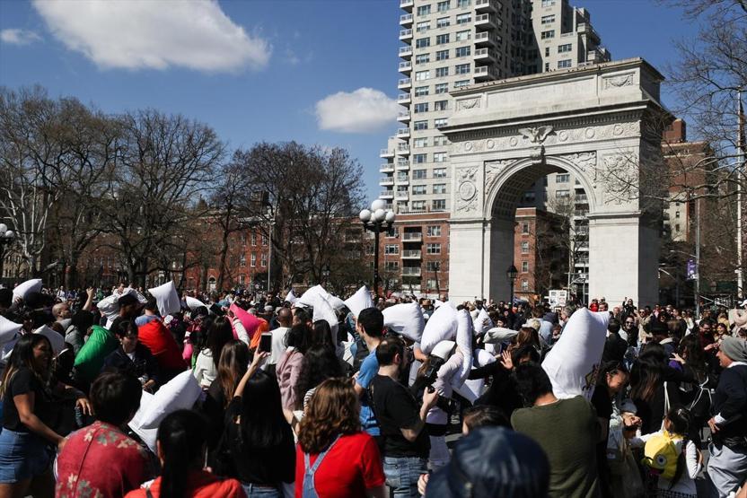 New York’ta Uluslararası Yastık Savaşı Günü