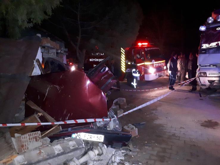 Seyir halindeki kamyonun freni patladı: 3 yaralı