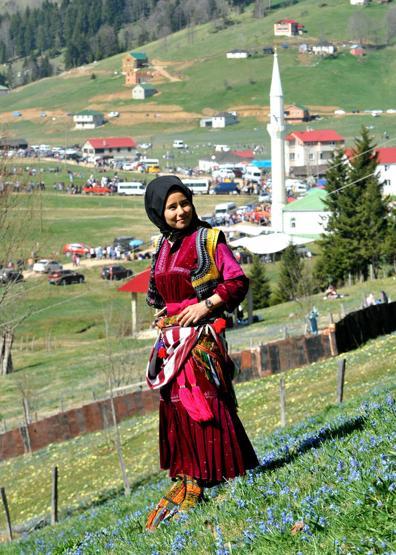 Kadıralak Yaylası bu yıl da mora büründü
