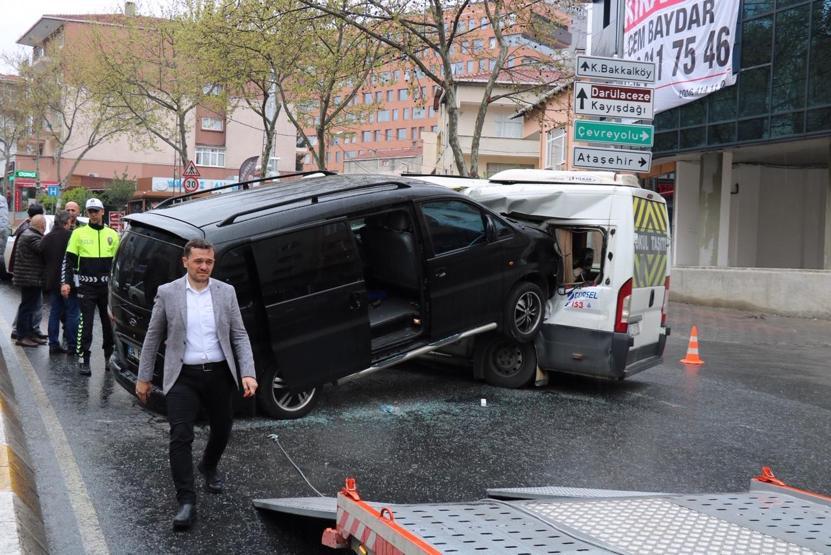 Minibüse ok gibi saplandı