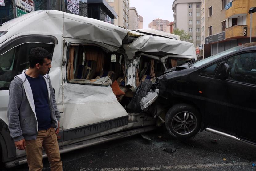 Minibüse ok gibi saplandı