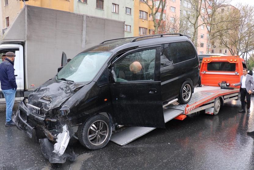Minibüse ok gibi saplandı