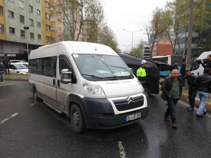 Minibüse ok gibi saplandı
