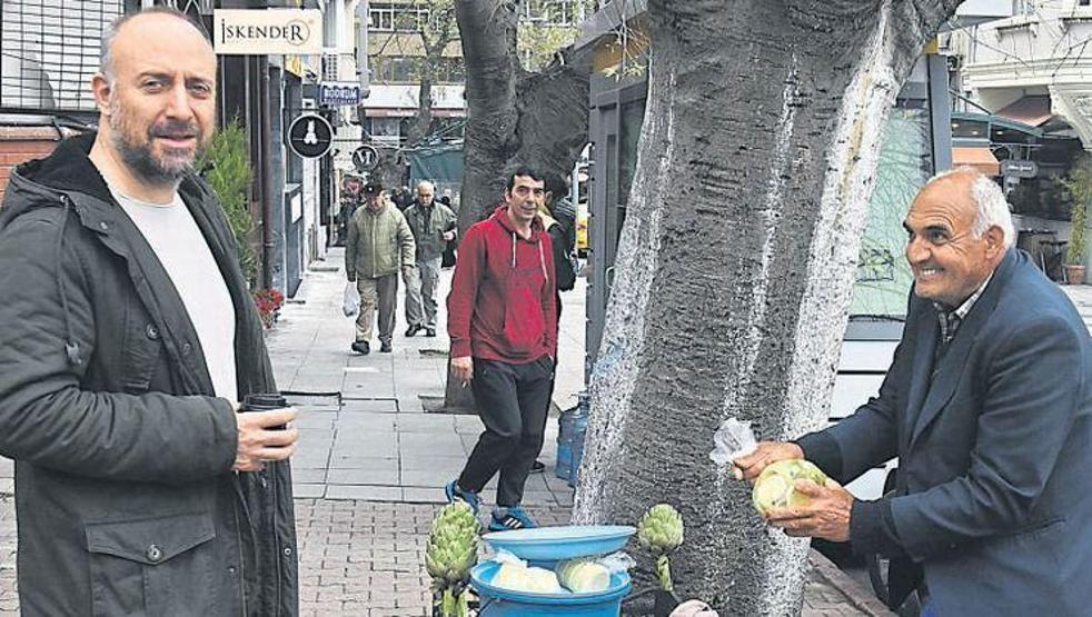 Halit Ergençten eşine çiçek, eve enginar