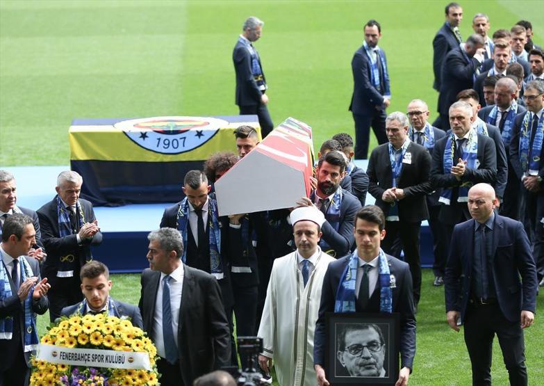 Naaşı futbolcuların omuzlarında getirildi... Sinyor Can Bartuya son veda