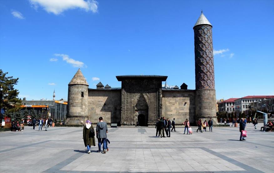 Selçuklunun eşsiz eserlerine ziyaretçi akını