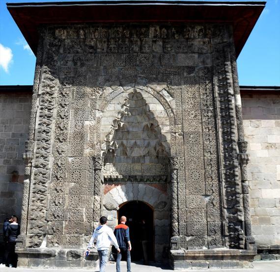 Selçuklunun eşsiz eserlerine ziyaretçi akını