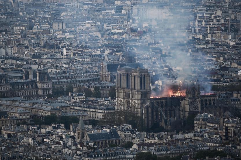 Notre Dame Katedralinde yangın